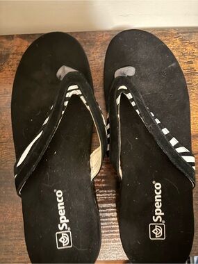 Spenco Women's Black and White Striped Flip Flop Sandals